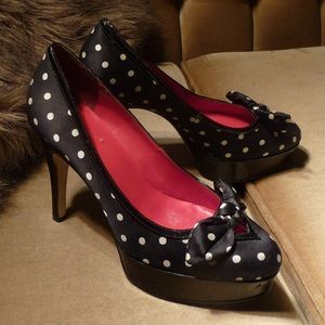Guess Satin platform heels